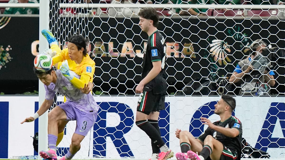 Mexico sớm giành vé đi tiếp tại World Cup 2026 sau sai lầm thủ môn Hàn Quốc