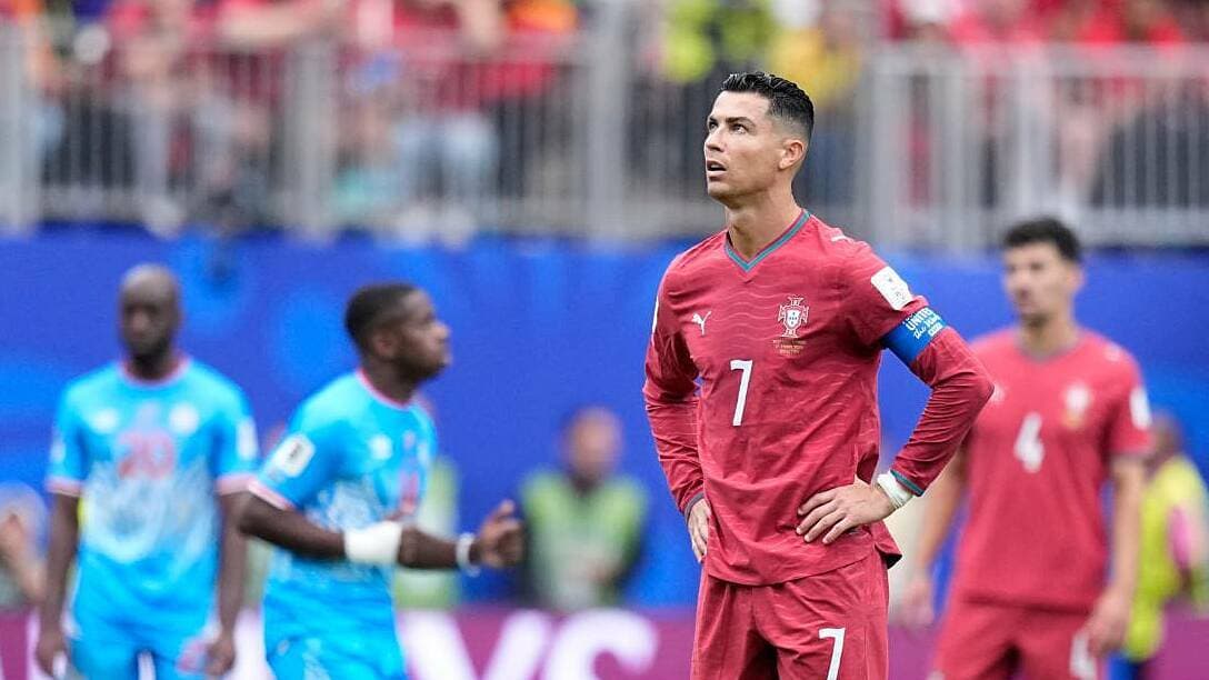 CĐV Congo hô vang tên Messi khi Ronaldo rời sân, Bồ Đào Nha bị cầm hòa