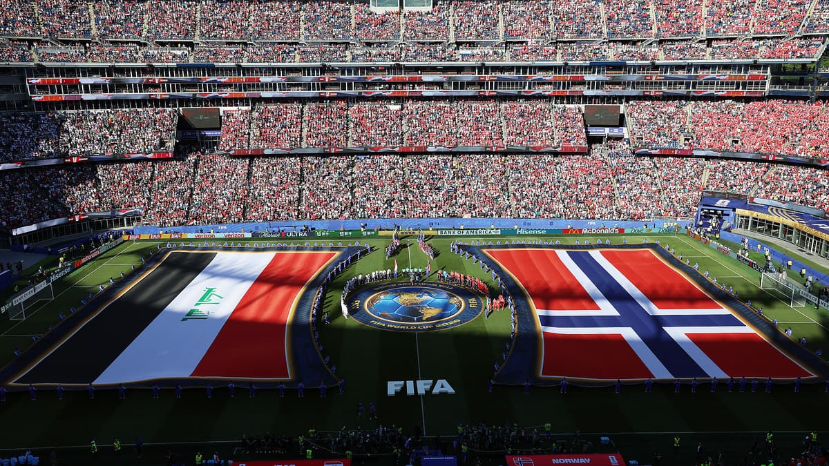 Vì sao cờ Arab Saudi và Iraq không được đặt chạm đất ở World Cup 2026?