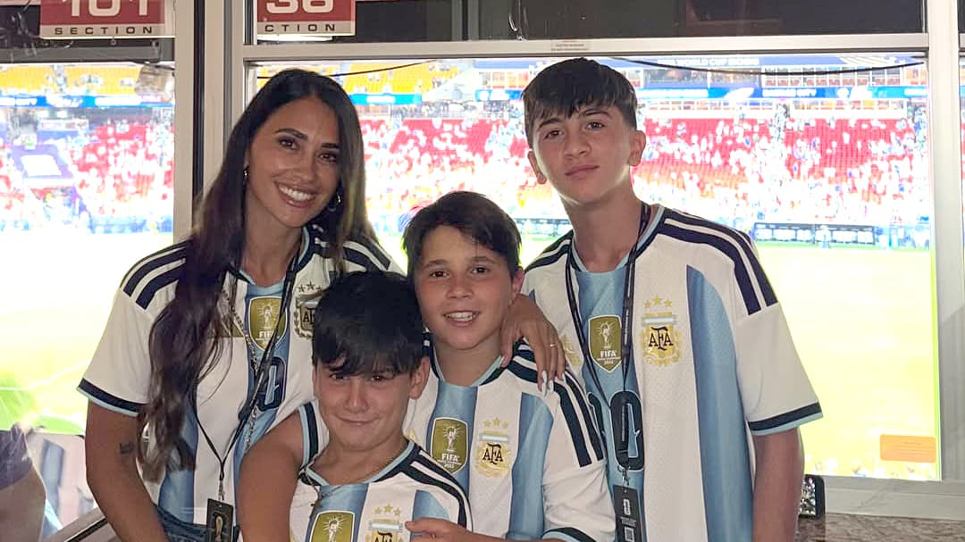 Vợ Messi vỡ òa khi chồng lập hat-trick ở World Cup