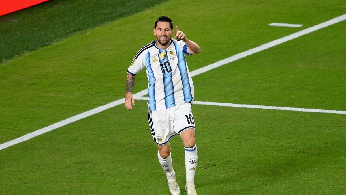 Messi tỏa sáng với hat-trick, cân bằng kỷ lục ghi bàn World Cup của Klose