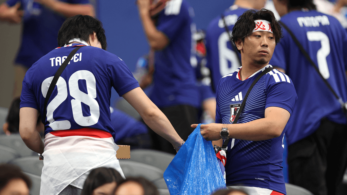 CĐV Nhật Bản bị chê 'siêng World Cup, lười việc nhà' - sự thật phũ phàng