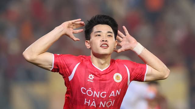 Đình Bắc lập cú đúp, CAHN tiến gần chức vô địch V-League