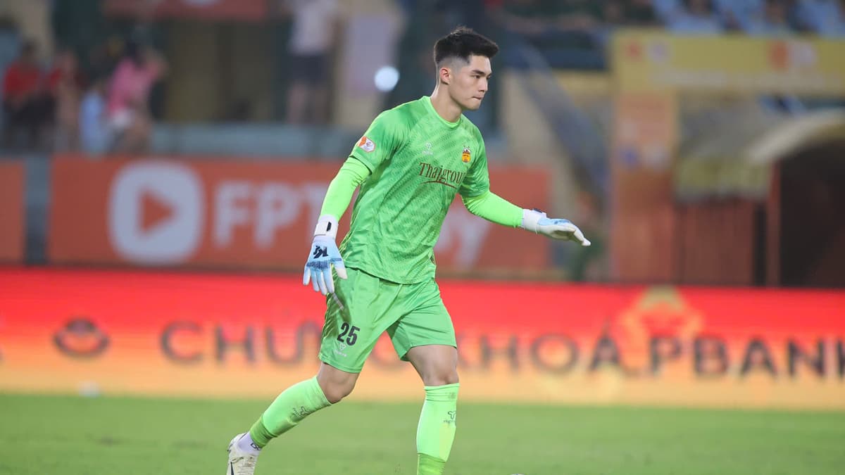 Trần Trung Kiên tỏa sáng, HAGL thắng SLNA 1-0