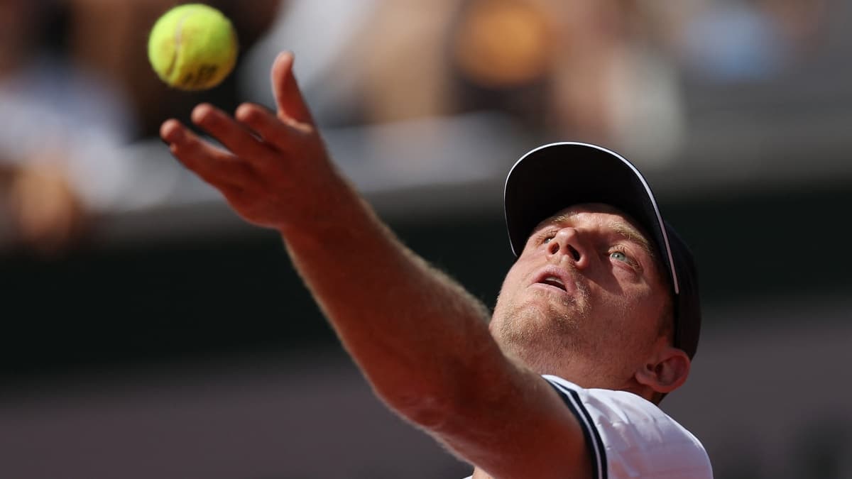 HLV 'sa thải' tay vợt qua tin nhắn ở Roland Garros 2026: Sự việc khó tin