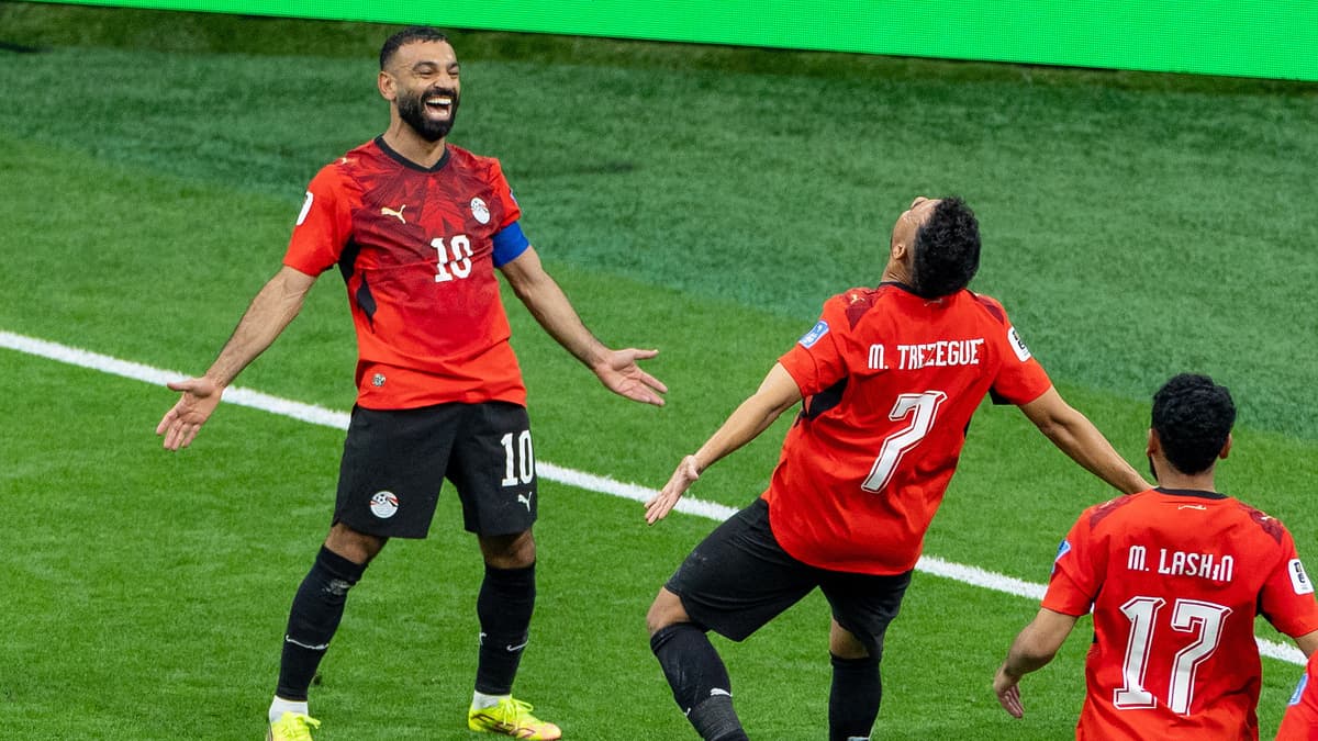 Salah tỏa sáng, Ai Cập lần đầu thắng tại World Cup