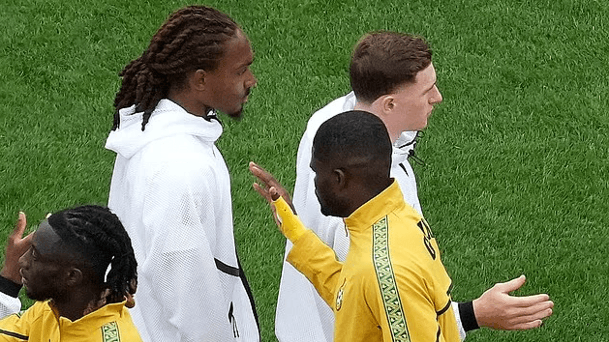 Djed Spence từ chối bắt tay Thomas Partey ở World Cup 2026