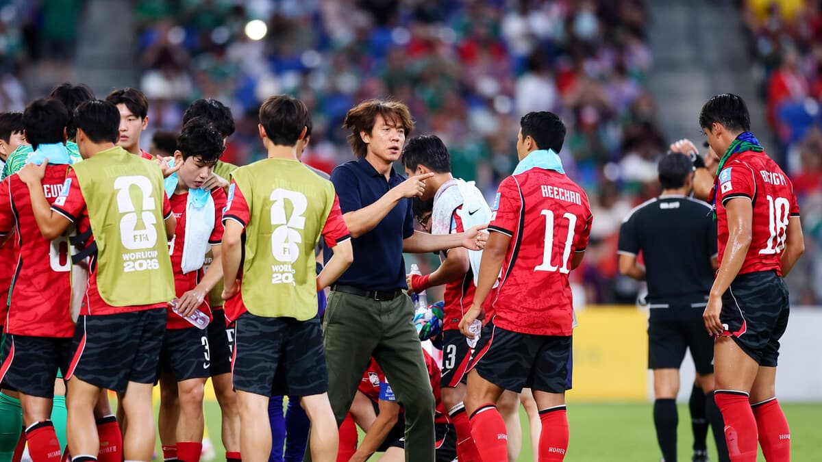 Park Ji-sung chỉ trích HLV Hong Myung-bo sau thất bại của Hàn Quốc