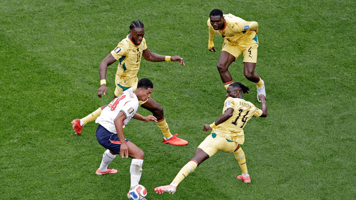 Paul Merson kêu gọi Anh trao bóng nhiều hơn cho Bellingham như Messi