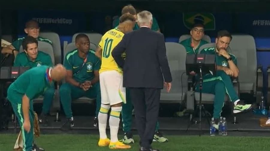 Con trai HLV Ancelotti bị chỉ trích vì 'nhìn đểu' Neymar