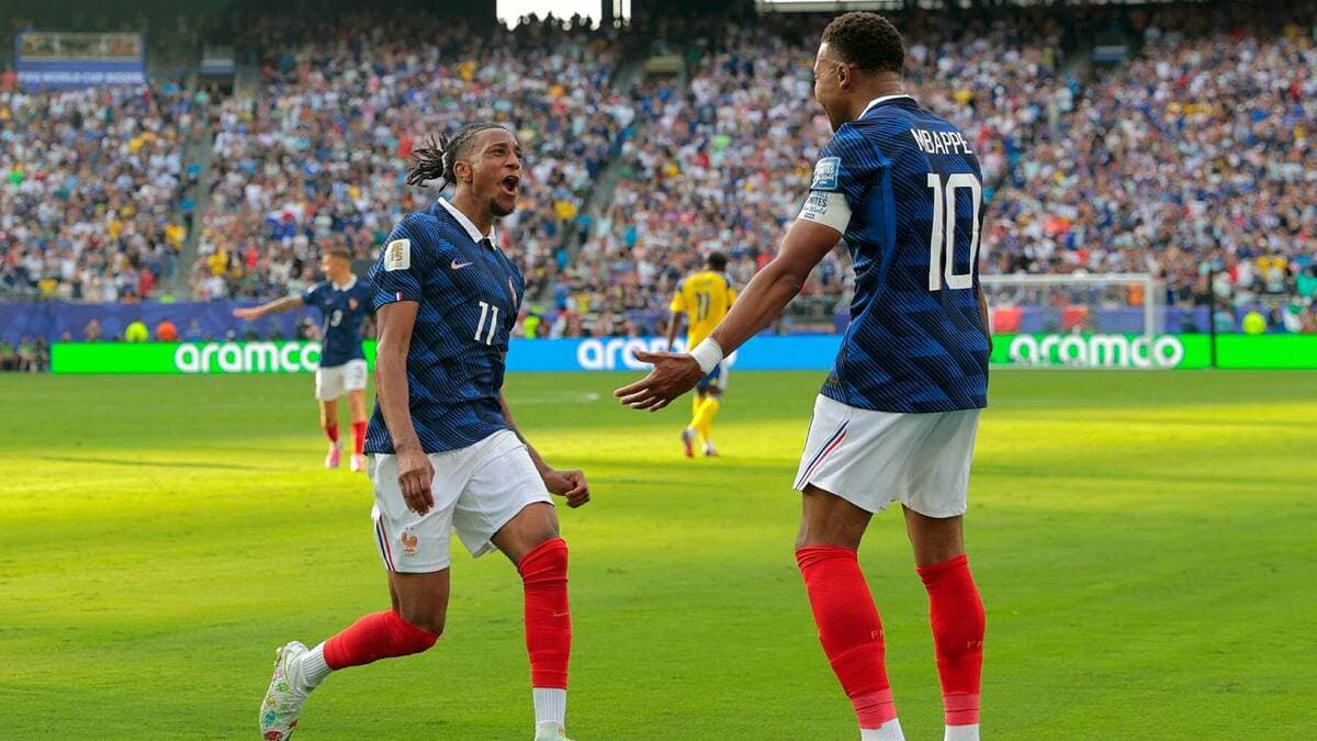 Sagnol khẳng định: Olise xứng đáng Quả bóng Vàng hơn cả Messi và Mbappe