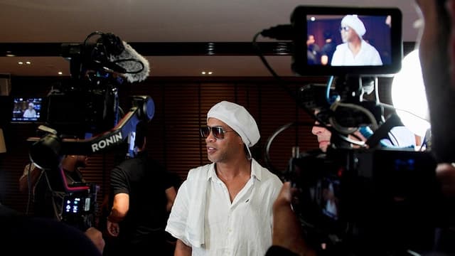 Ronaldinho tái xuất ở tuổi 46: Huyền thoại sống còn đam mê