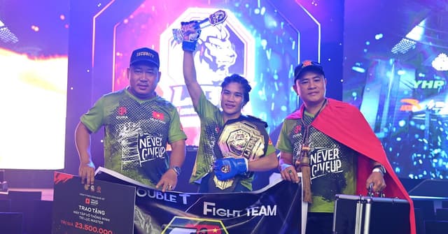 Nữ hoàng Muay Thanh Trúc bảo vệ đai vô địch MMA sau 2 phút 26 giây