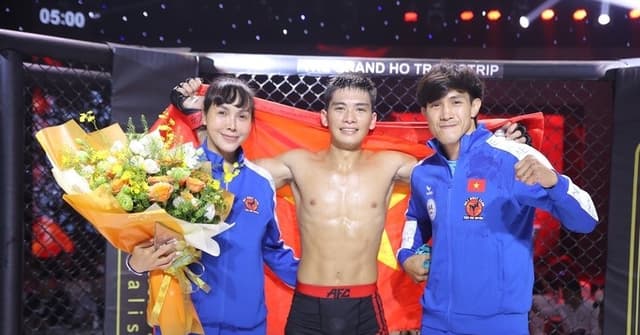 Mùi Trọng Vinh chiến thắng tại AFC 28: Học trò Nguyễn Trần Duy Nhất làm nên chuyện