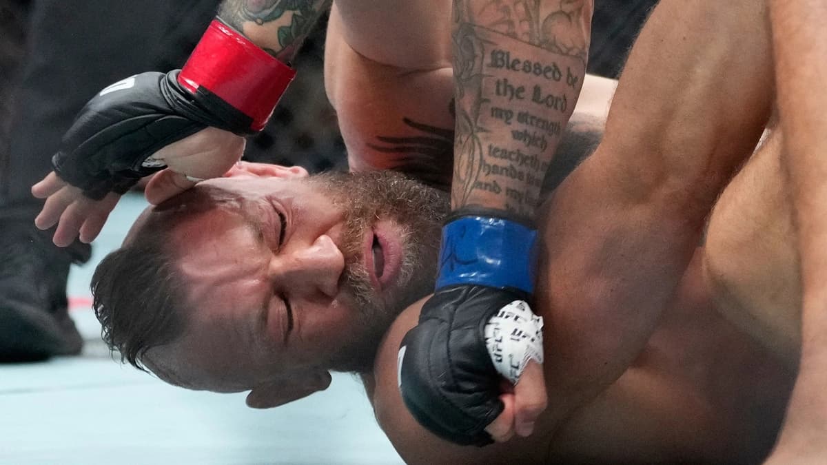 Conor McGregor chấn thương sau 69 giây tại UFC 329: Kết thúc bi kịch?