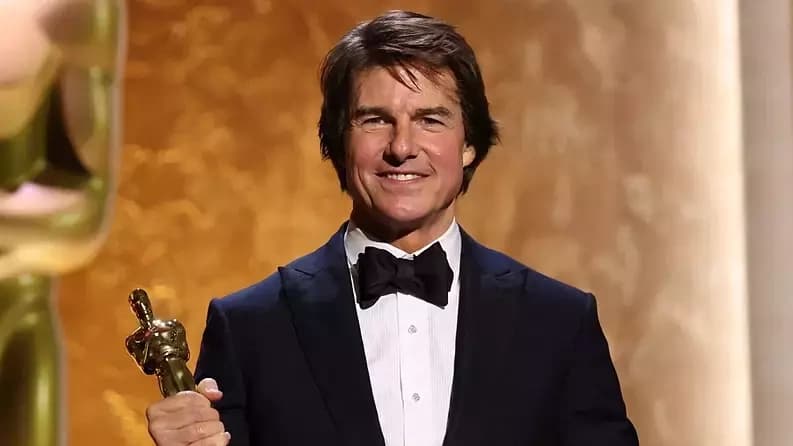 Tom Cruise 'cân' sân khấu bế mạc World Cup 2026