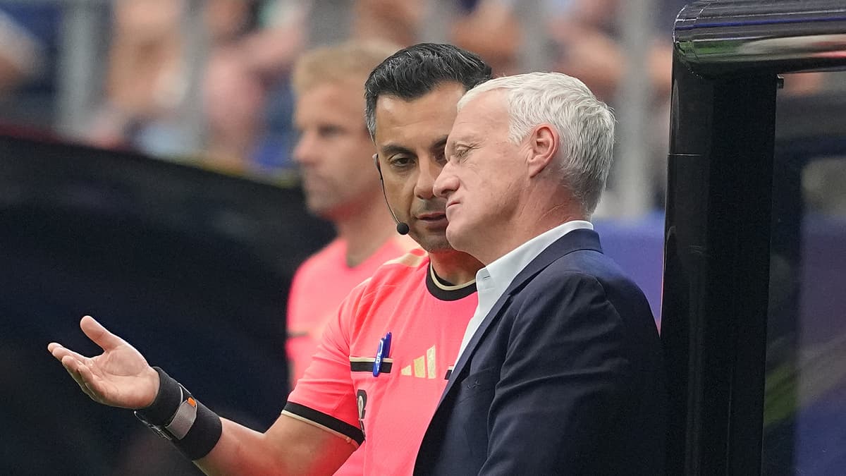 Deschamps chỉ trích trọng tài sau thất bại ở bán kết World Cup 2026: Có xứng tầm?