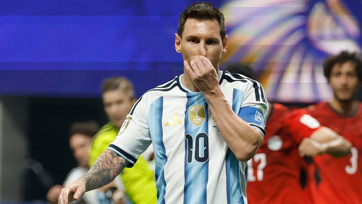 Carragher: Đội tuyển Anh có thể khai thác điểm yếu của Messi ở bán kết World Cup 2026