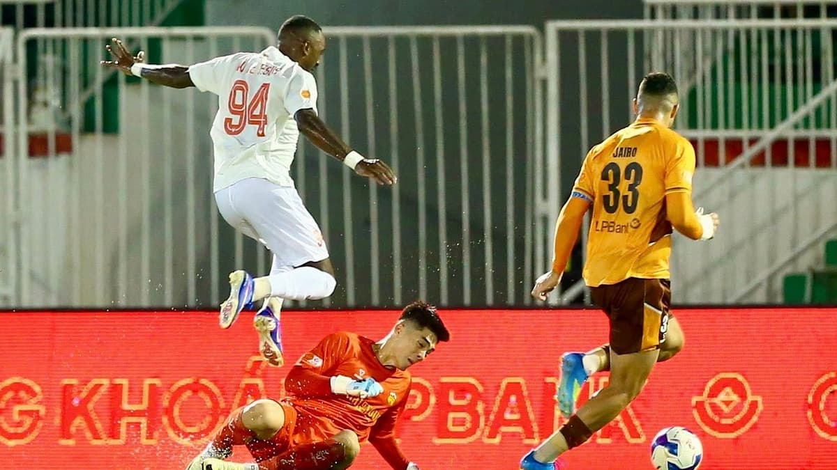 Video: HAGL 0-2 Hà Tĩnh - Ngoại binh tỏa sáng tại Pleiku