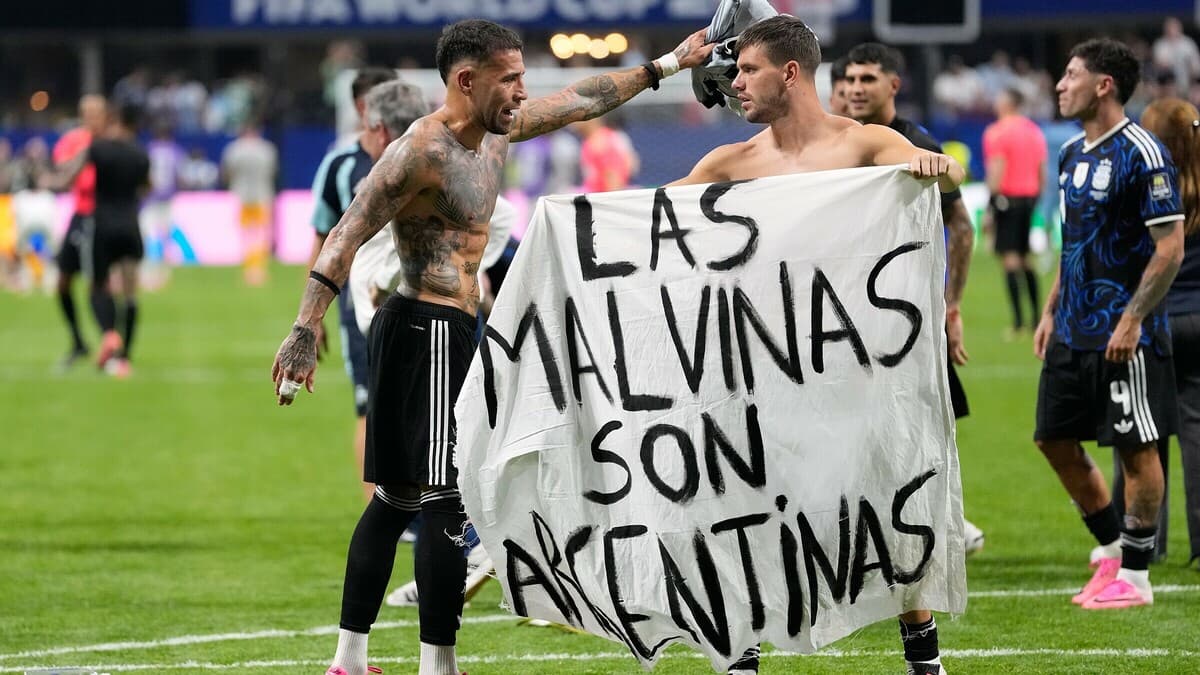 Argentina nguy cơ bị FIFA phạt sau biểu ngữ chính trị ở World Cup