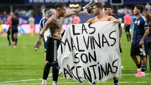 Argentina nguy cơ bị FIFA phạt sau biểu ngữ chính trị ở World Cup
